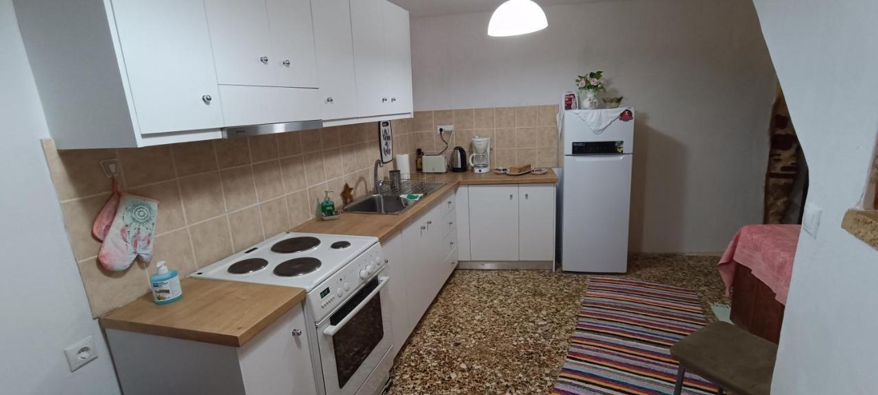 Comfortable And Spacious Stone Traditional Apartment Ханья Экстерьер фото